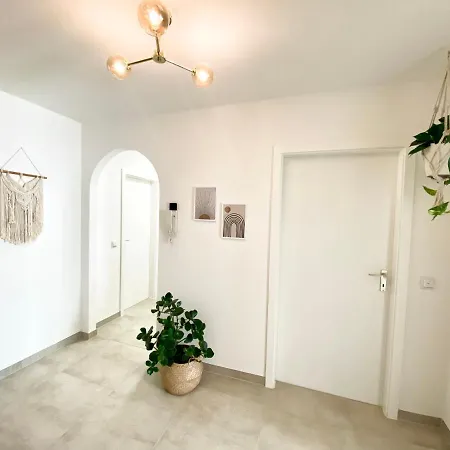 Boho Apartment Mit Balkon I Tiefgarage I Zentrum דירה Füssen